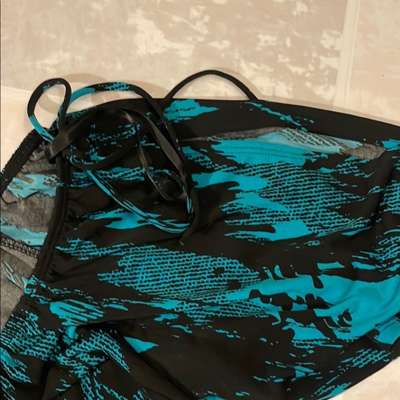 I.N. San Francisco Blue and Black Puff Sleeve Smocked Blouse - Picture 5 of 6